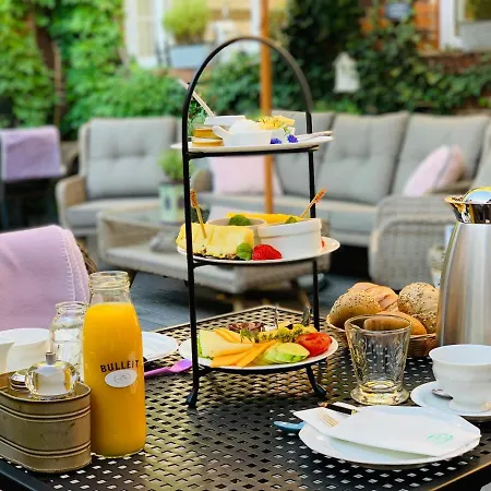 Zum Weissen Haus Гостевой дом Шверин