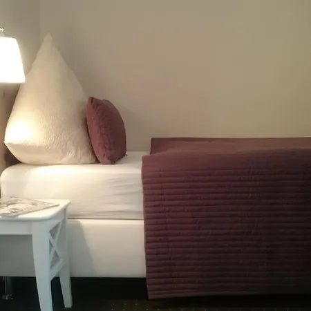 Zum Weissen Haus Гостевой дом Шверин