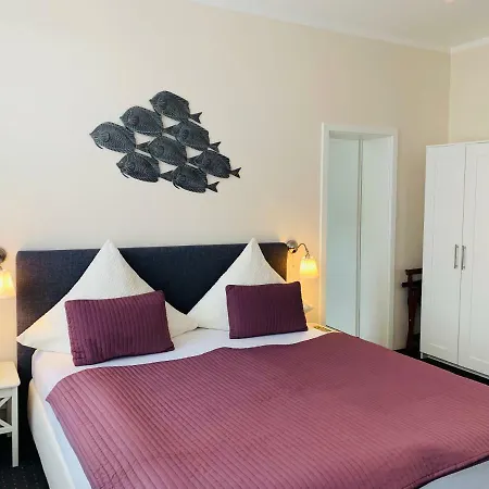 Zum Weissen Haus Гостевой дом Шверин